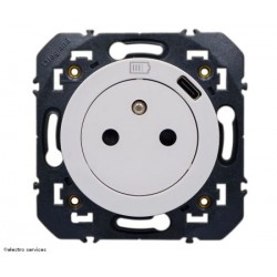 Prise de courant Surface 2P+T avec chargeur USB type-C - Blanc - LEG600341